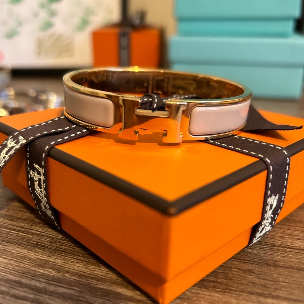 Hermès Clic H Bracelet. Rose Gold and Crème.